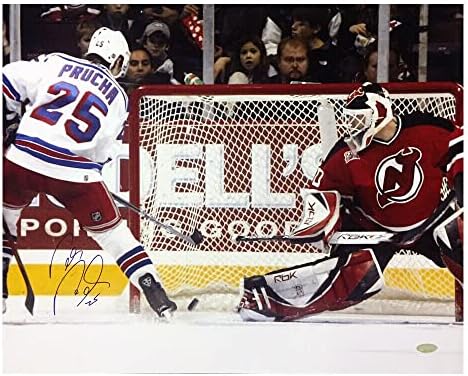 Petr Prucha a semnat New York Rangers 16 x 20 Foto - 79123 - Fotografii NHL autografate